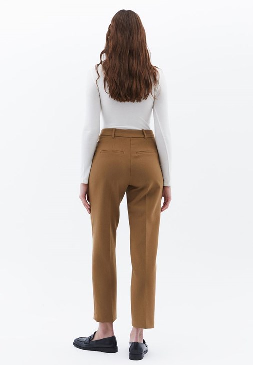 Slim-Fit Pantolon ve Atlet Kombini