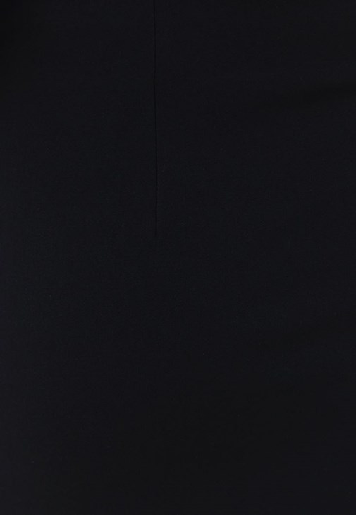 Yırtmaçlı Etek ve Tişört Kombini