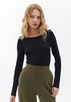 Wide-Leg Pantolon ve Bodysuit Kombini