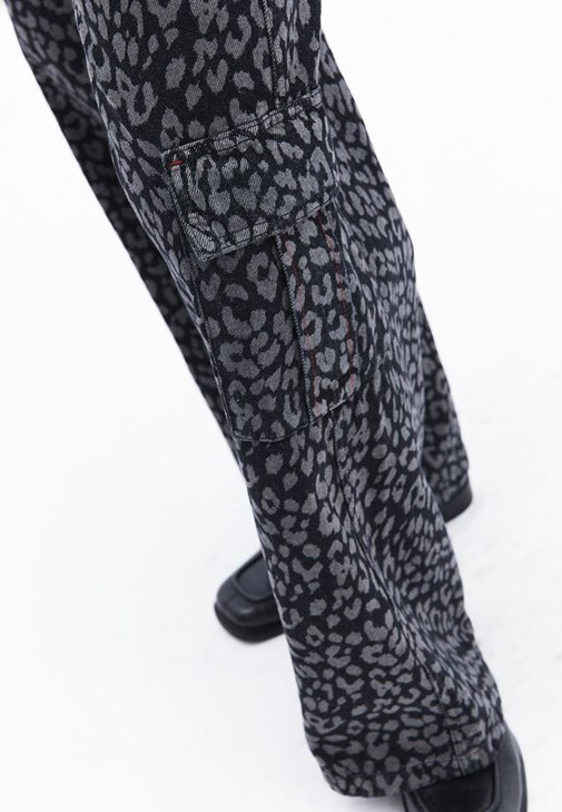 Leopar Denim Ceket ve Kargo Pantolon Kombini