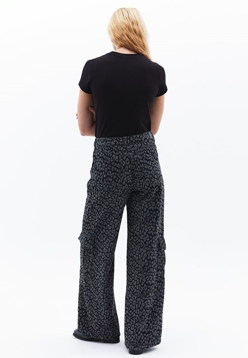 Leopar Denim Ceket ve Kargo Pantolon Kombini