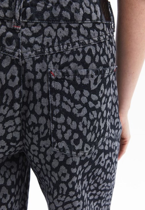 Leopar Denim Ceket ve Kargo Pantolon Kombini