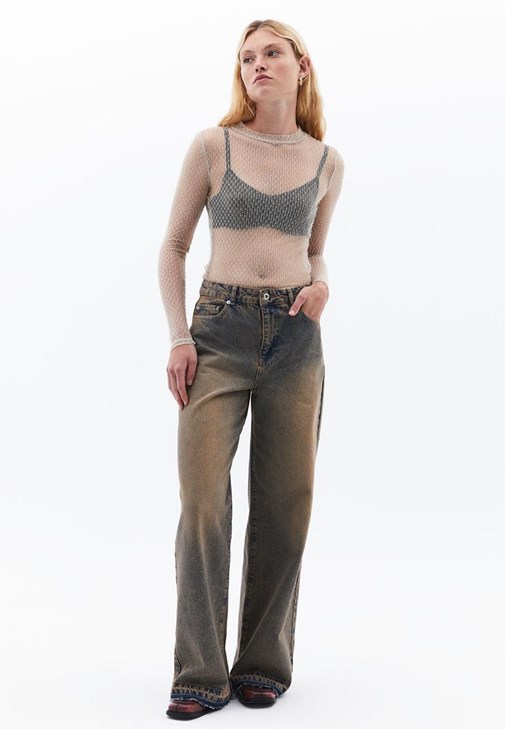 Tül Tişört ve Denim Pantolon Kombini