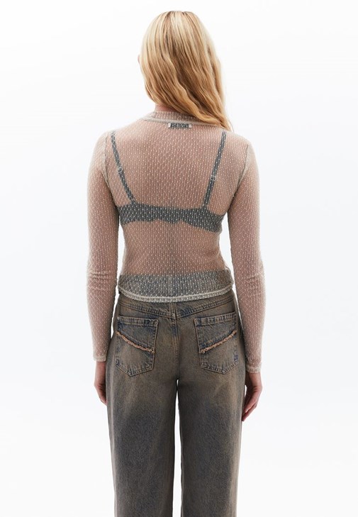 Tül Tişört ve Denim Pantolon Kombini