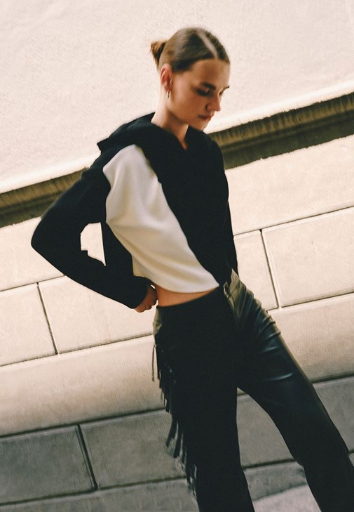 Çok Renkli Cut-Out Detaylı Crop Kazak