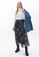 Blazer Ceket ve Mini Etek Kombini