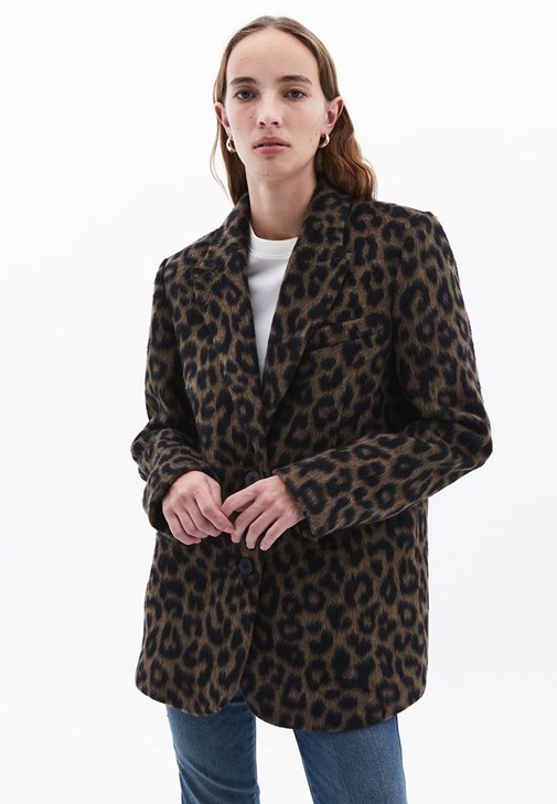 Leoparlı Ceket ve Denim Kombini
