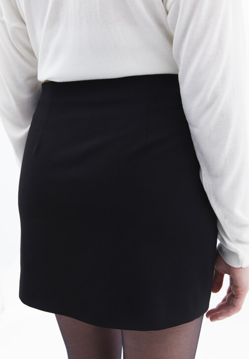 Mini Etek ve Çizgili Gömlek Kombini