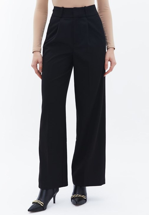 Yün Karışımlı Tişört ve Wide-Leg Pantolon Kombini