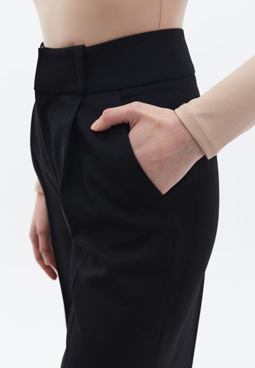 Yün Karışımlı Tişört ve Wide-Leg Pantolon Kombini