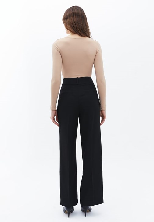 Yün Karışımlı Tişört ve Wide-Leg Pantolon Kombini