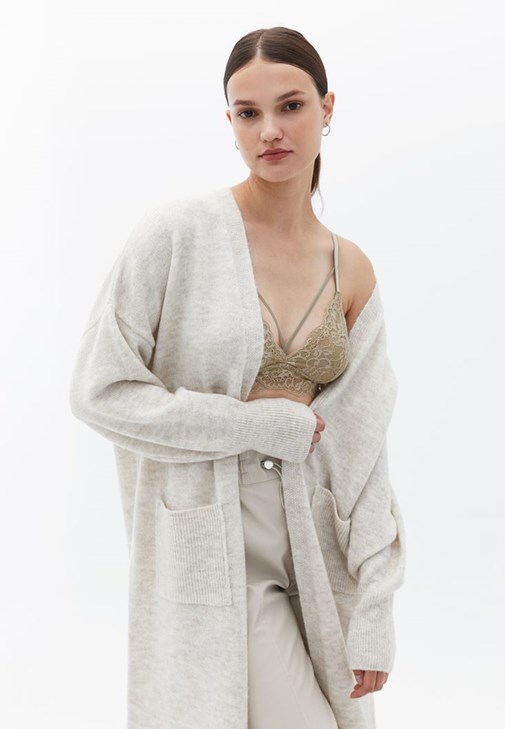 Biye Detaylı Bralet ve Wide-Leg Pantolon Kombini