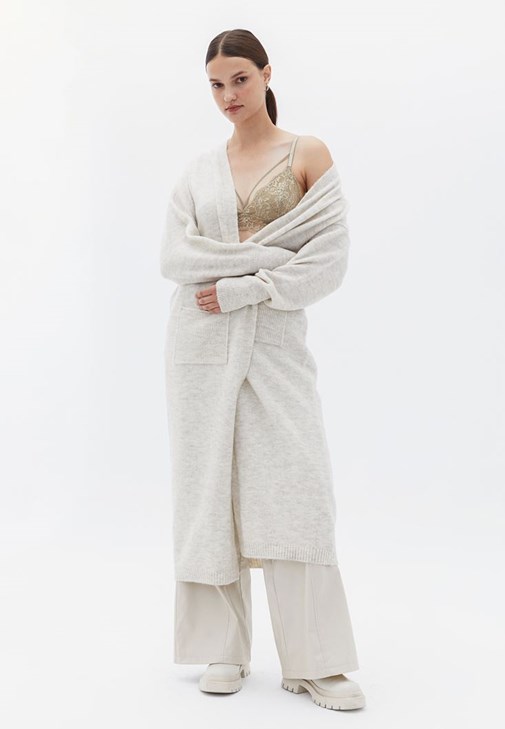 Biye Detaylı Bralet ve Wide-Leg Pantolon Kombini