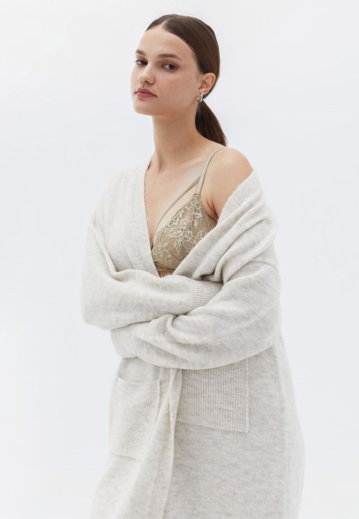 Biye Detaylı Bralet ve Wide-Leg Pantolon Kombini
