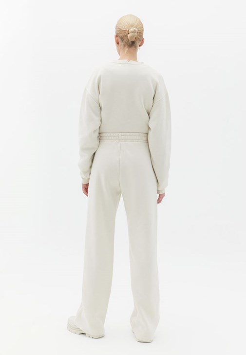 Boru Paça Pantolon ve Sweatshirt Kombini