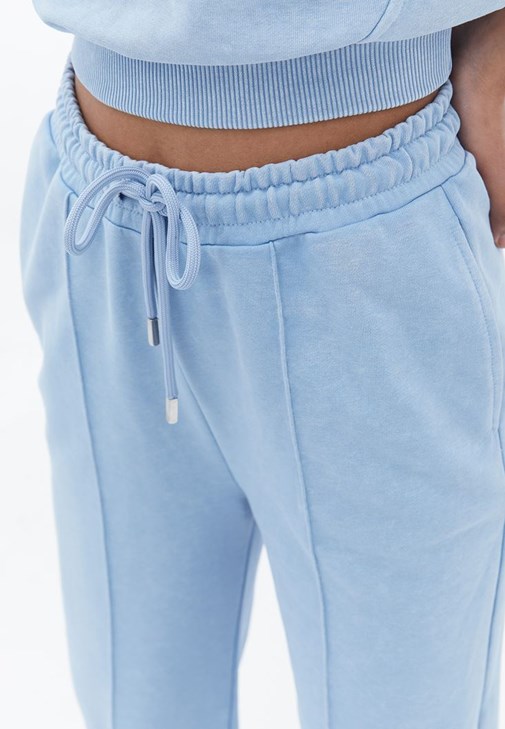 Sweat Pantolon ve Crop Sweatshirt Kombini