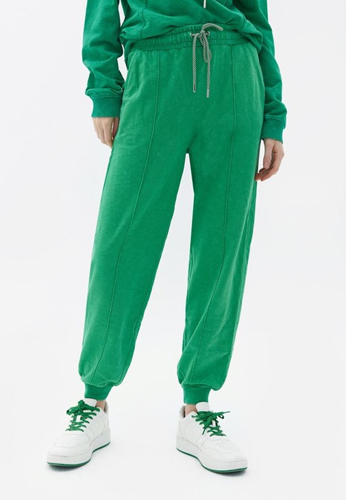 Jogger Pantolon ve Sweatshirt Kombini