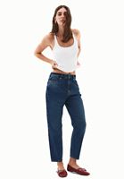 Mom-Fit Denim ve Pamuklu Atlet Kombini