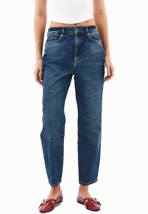 Mom-Fit Denim ve Pamuklu Atlet Kombini