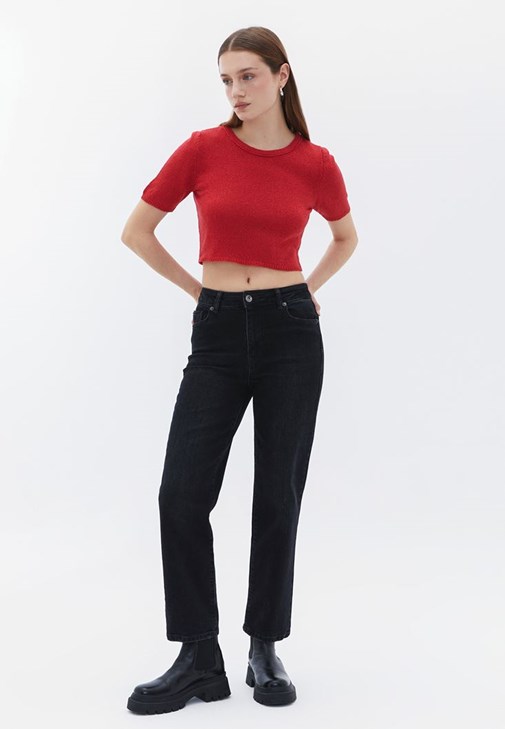 Crop Triko ve Mom-Fit Pantolon Kombini