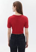Crop Triko ve Mom-Fit Pantolon Kombini