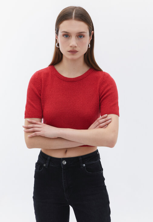 Crop Triko ve Mom-Fit Pantolon Kombini