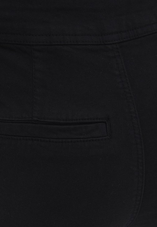 Bootcut Pantolon ve Fitilli Kazak Kombini