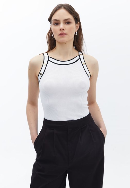 Krem Düğme Detaylı Atlet