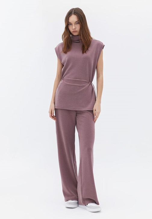 Sıfır Yaka Sweatshirt ve Straight Pantolon Kombini
