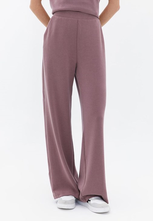 Sıfır Yaka Sweatshirt ve Straight Pantolon Kombini