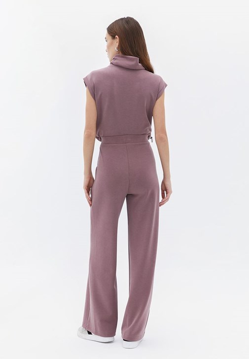 Sıfır Yaka Sweatshirt ve Straight Pantolon Kombini