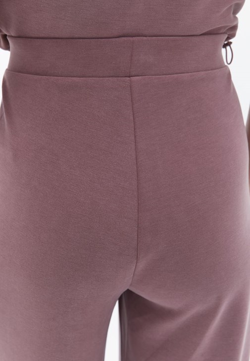 Sıfır Yaka Sweatshirt ve Straight Pantolon Kombini