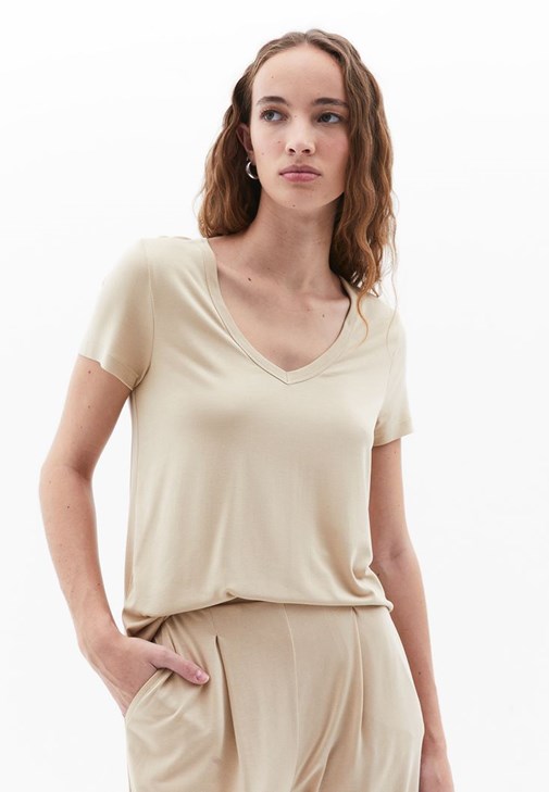 Bej Modal V Yaka Tişört