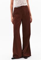 Orta Bel Wide-Leg Pantolon ve Crop Tişört Kombini