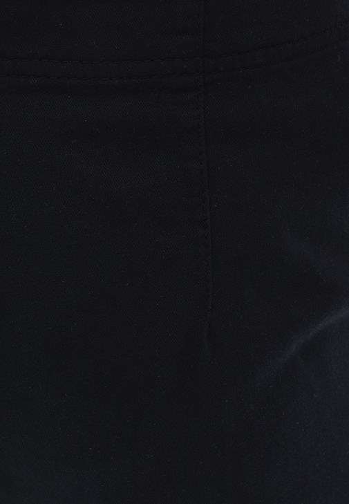 Orta Bel Wide-Leg Pantolon ve Tişört Kombini
