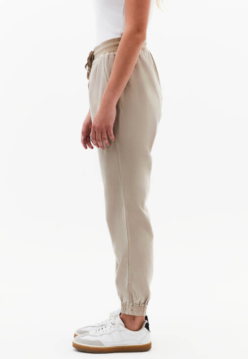 Jogger Pantolon ve Oversize Tişört Kombini