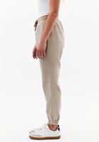 Jogger Pantolon ve Oversize Tişört Kombini