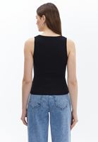 Kare Yaka Atlet ve Oversize Ceket Kombini