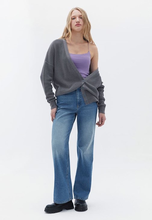 İnce Askılı Geniş Yaka Atlet ve Pantolon Kombini