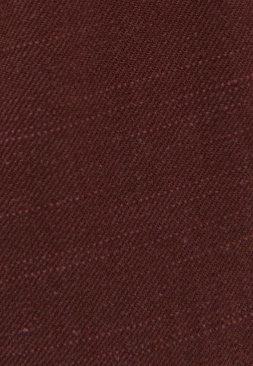 Keten Pantolon ve Çizgili Gömlek Kombini