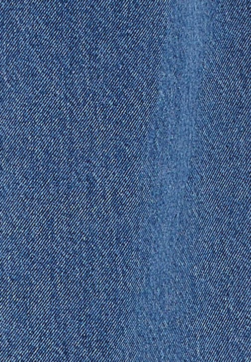 Barrel-Fit Pantolon ve Uzun Kollu Tişört Kombini