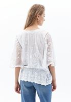 Bayan Beyaz Nakış Detaylı Bluz