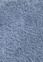 Cepli Gömlek ve Mini Denim Şort Kombini