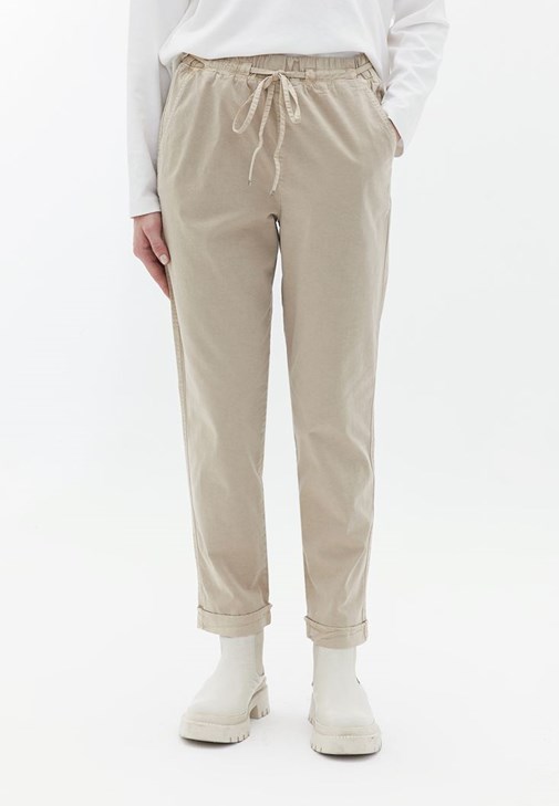 Carrot-Fit Pantolon ve Sweatshirt Kombini