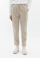 Carrot-Fit Pantolon ve Sweatshirt Kombini