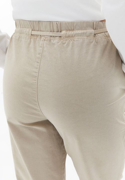 Carrot-Fit Pantolon ve Sweatshirt Kombini