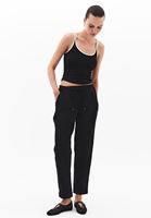Carrot-Fit Pantolon ve  Oversize Sweatshirt Kombini