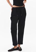 Carrot-Fit Pantolon ve  Oversize Sweatshirt Kombini