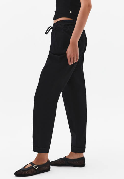 Carrot-Fit Pantolon ve  Oversize Sweatshirt Kombini