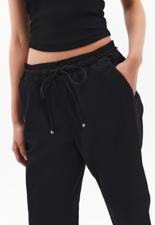 Carrot-Fit Pantolon ve  Oversize Sweatshirt Kombini